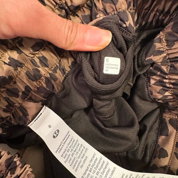 NWT 6 HR 4” Hotty Hot High-Rise Lined Short Brown Leopard Multi Print Size 6 - Picture 5 of 8